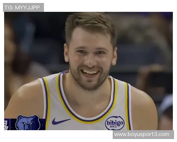 东契奇轻松战胜雷迪克玩匹克球引发笑声让他气坏了真是太有趣了 东契奇轻松战胜雷迪克玩匹克球引发笑声让他气坏了真是太有趣了