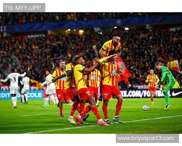 朗斯力压巴黎暂居法甲榜首队报预测其有望争冠